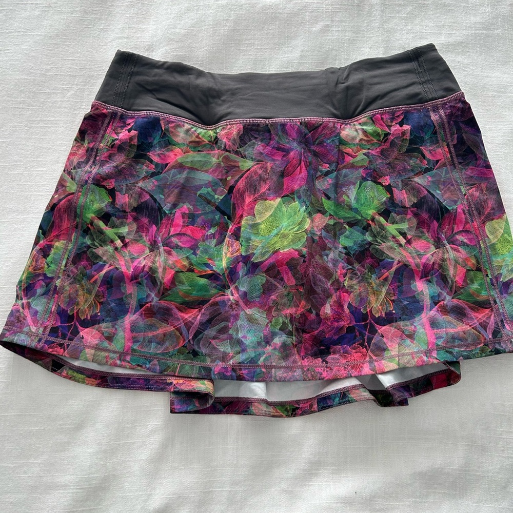Lululemon skirt size 6 long